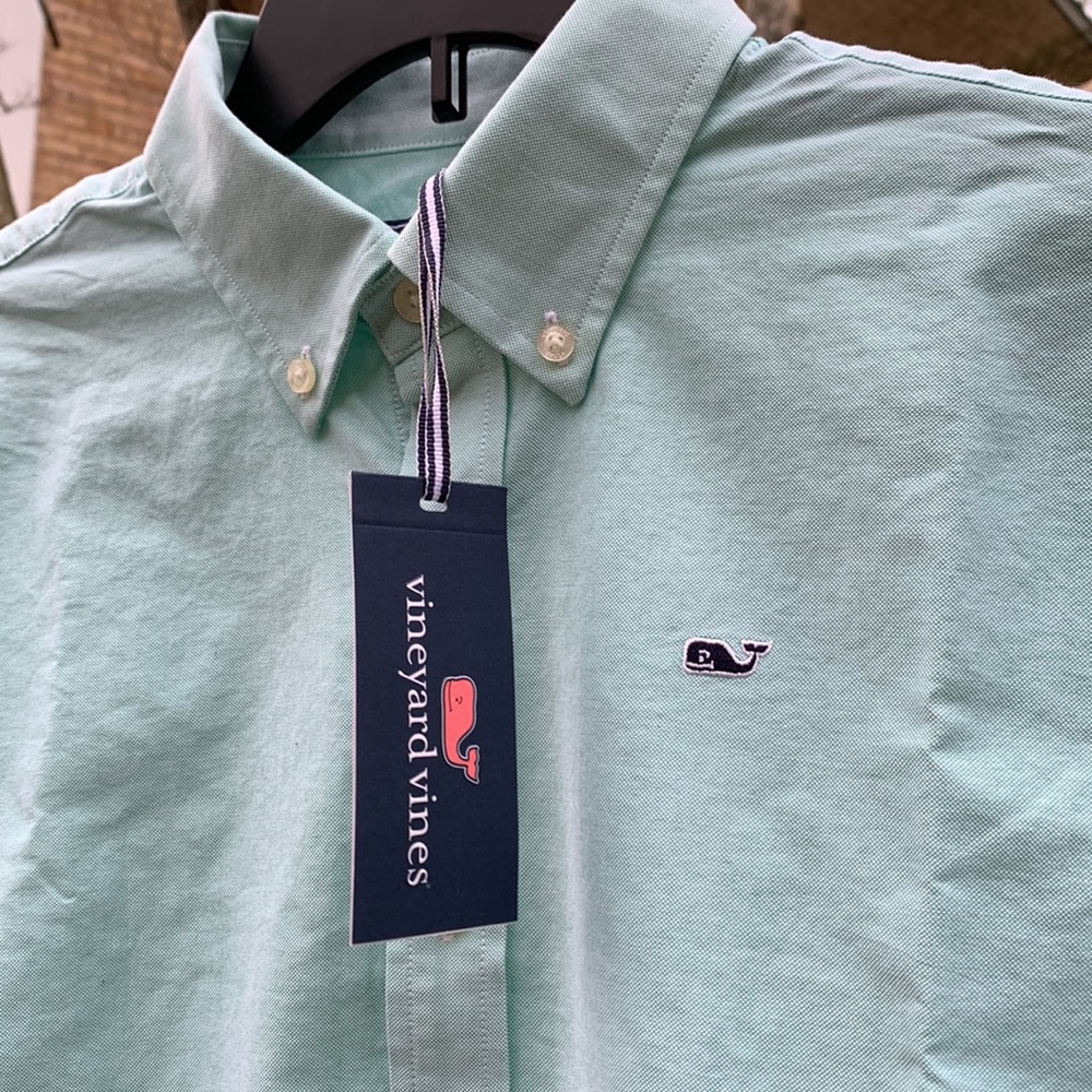 Vineyard Vine button up light mint green brand new